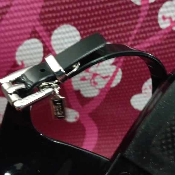 Coach - Picture 3 of 6